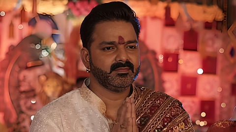 झोली फैलाकर छठी मैया से पवन सिंह ने मांगी औलाद, नया भक्ति गीत बना भावनाओं का सैलाब