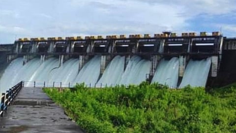 Purna Irrigation Project: पूर्णा प्रकल्प अकोला जिले का एक महत्वपूर्ण सिंचाई प्रकल्प है, जिसका लाभ क्षेत्र 8,693 हेक्टेयर है। यह प्रकल्प किसानों की फसलों में सिंचाई के लिए महत्वपूर्ण है।