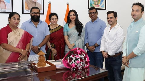 ऋषभ शेट्टी ने दिल्ली की मुख्यमंत्री रेखा गुप्ता से की मुलाकात, कांतारा चैप्टर-1 की सफलता पर मिली बधाई