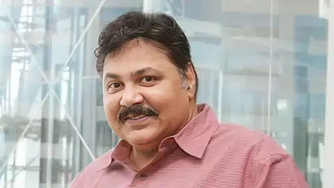 पंचतत्व में विलीन हुए एक्टर सतीश शाह, रूपाली गांगुली से डेविड धवन तक कई हस्तियों ने अंतिम विदाई
