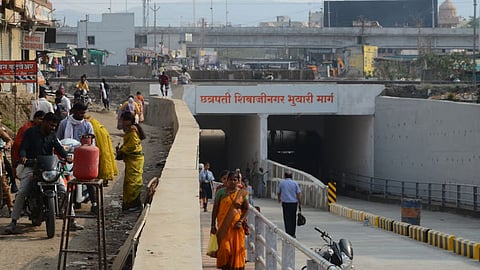 Chhatrapati Sambhajinagar में बारिश का पानी भर जाने के कारण शिवाजीनगर अंडरपास से गुजरने वाले नागरिकों को भारी दिक्कतों का सामना करना पड़ा था। लेकिन अब संभीजनगर मनपा ने इसके लिए सख्त कदम उठाया है।