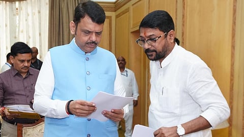 Thane में की भाजपा से लगातार नजदीकियां बढ़ने की खबर सामने आ रही हैं। उन्होंने हाल ही में CM Devendra Fadnavis से कल्याण-कलंबोली मार्ग को 8 लेन बनाने की मांग की है।