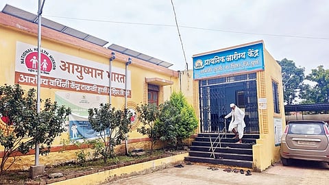 Pune के शिरूर तहसील के टाकली हाजी प्राइमरी हेल्थ सेंटर की Health Officer Dr। Priyanka Ghuge का आखिरकार ट्रांसफर कर दिया गया है। 9 गांवों के लोगों के लगातार विरोध के बाद ये फैसला लिया गया है।