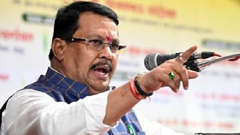 Maharashtra Politics: महाराष्ट्र में भारी बारिश के कारण किसानों की फसलों को गंभीर नुकसान हुआ। इस पर कांग्रेस ने सरकार से गिला अकाल घोषित करने की मांग की। वडेट्टीवार ने इस पर सीएम को घेरा है।