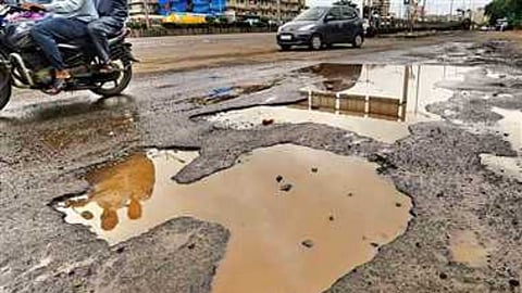 सड़क की खामियां बढ़ा रहीं हादसे