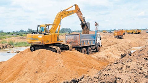 bhandara-illegal-sand-mining-tumsar-lakhandur-raid-truck-seized
