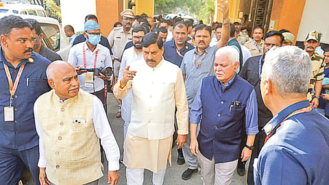 Toxic Cough Syrup के सेवन के बाद एक के बाद एक 15 से अधिक बच्चों की मौत के बाद मध्य प्रदेश में हड़कंप मचा हुआ है। पहले उपमुख्यमंत्री के बाद गुरुवार को मध्य प्रदेश के मुख्यमंत्री मोहन यादव नागपुर पहुंचे