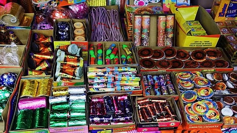 पटाखों की दुकान (pic credit; social media)