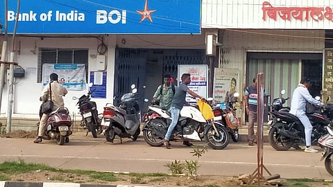 gadchiroli-banks-parking-issue-customer-safety
