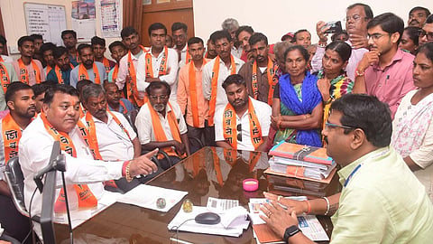 gadchiroli-jal-jeevan-yojna-failure-Shiv Sena UBT protest