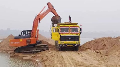 gondia-mining-revenue-2025-illegal-mining-action