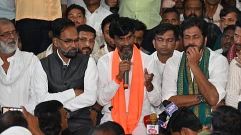 Manoj Jarange Patil: मराठा आरक्षण नेता मनोज जरांगे पाटिल ने प्रहार के बच्चू कडू के किसान आंदोलन का खुलकर समर्थन किया। जरांगे ने बच्चू कड़ू को खास नसीहत भी दी।