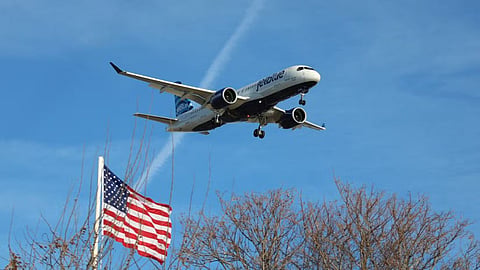 Flight from Mexico makes emergency landing in Florida, causing panic; several passengers injured