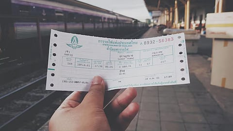 त्योहारों के सीजन पर इन हैक्स की मदद से करें ट्रेन की टिकट पक्की