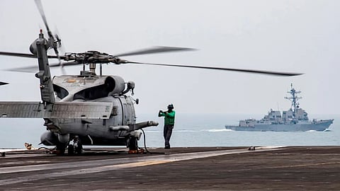 Major accident in South China Sea: US fighter jet and helicopter crash into sea shortly after takeoff