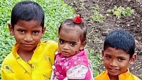 Yavatmal Latest News: मारेगांव में बच्चों के अच्छे पालन-पोषण और पढ़ाई का लालच देकर तीन बच्चों का अपहरण करने वाला तेलंगाना का आरोपी देविदास वावरे अभी तक पुलिस की गिरफ्त से बाहर है।