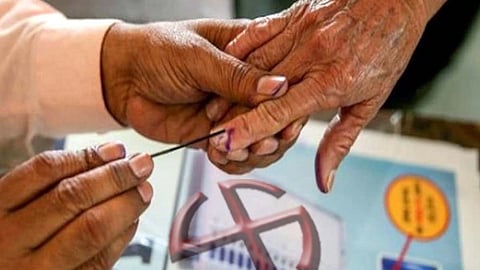 कारंजा नगर परिषद चुनाव: 70331 मतदाता करेंगे प्रत्याशियों के भाग्य का फैसला, 34931 महिला मतदाता शामिल