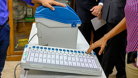 चुनावों के लिए EVM का ‘सुरक्षा कवच’