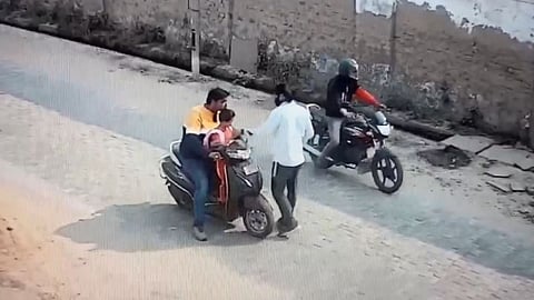 A shocking CCTV video from Mathura shows bike-borne men attempting to kidnap a young girl in broad daylight.