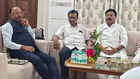 पूर्व विधायक उसेंडी ने की राजस्व मंत्री चंद्रशेखर बावनकुले से भेंट