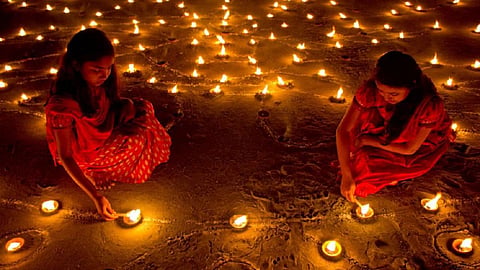 जानें देव दीपावली पर कितने दीये जलाना होता है शुभ