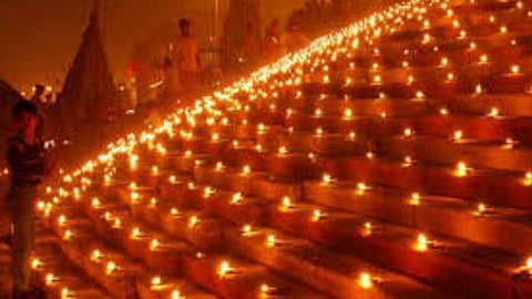 'देव दिवाली' की रात करें ये उपाय, माता लक्ष्मी की विशेष कृपा से हो जाएंगे मालामाल