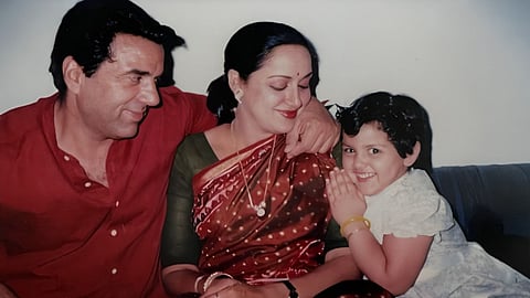 बर्थडे पर धर्मेंद्र-हेमा मालिनी को समर्पित हुआ ईशा देओल का पोस्ट, 'मैं जो हूं, आपकी वजह से हूं'