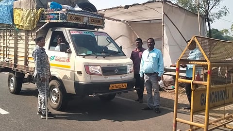 नाकाबंदी और वाहनों की जांच