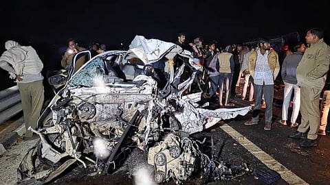 Horrific road accident in UP Sambhal 6 dead many injured (1)