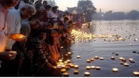 कार्तिक पूर्णिमा के दिन 365 दीए जलाने के पीछे क्या राज है, जानिए इसकी अपार महिमा