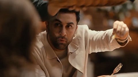 'रामायण' के लिए नॉनवेज छोड़ने का दावा झूठा? मटन खाते दिखे रणबीर कपूर, सोशल मीडिया पर भद्द पिटी