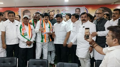 Shiv Sena UBT Nagpur city president with 500 workers joined Congress party