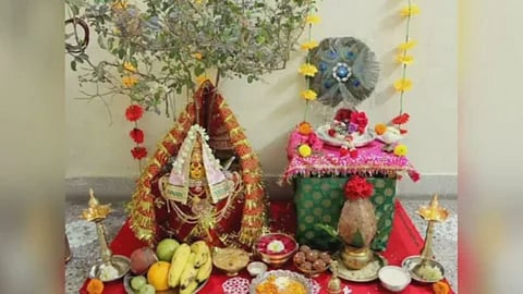 अगर घर में कर रहे हों 'तुलसी विवाह' की पूजा, तो जानिए इसके नियम और उपाय