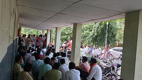 विवादित पेट्रोल पंप को सील किया जाए