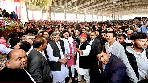 akhilesh-yadav-family-wedding-bjp-attends-congress-missing-political-buzz-in-up