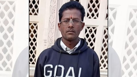 Crime News: जलालखेड़ा के देवग्राम में पति ने पत्नी के प्रेमी की पत्थर से कुचलकर हत्या कर दी। मृतक शरद गवली का शव खेत में मिला। आरोपी किशोर सावलकर फरार।