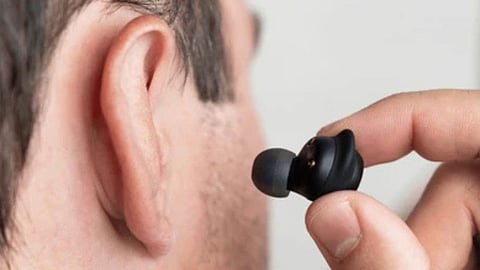 Youth Hearing Problems: ईयरफोन की अधिक लत से युवा बहरापन, सिरदर्द, नींद न आना और डिप्रेशन का शिकार हो रहे हैं। डॉक्टरों की चेतावनी - 80 डेसिबल से ज्यादा आवाज कानों को नुकसान पहुंचाती है।
