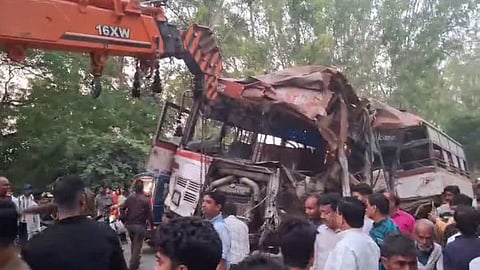 hathras-road-accident-roadways-bus-collides-with-milk-tanker-3-dead-17-injured-sasni-up-news