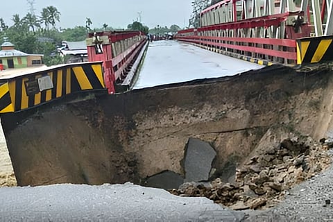 Indonesia hit by a powerful earthquake measuring 6.2 on the Richter scale, causing floods and landslides.