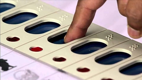 Elections: महाराष्ट्र में नगर परिषद व नगर पंचायत चुनाव का बिगुल बज गया है। राज्य चुनाव आयोग ने मंगलवार को एकम प्रेस कान्फ्रेंस कर महाराष्ट्र की 246 नगर परिषदों और 42 नगर पंचायतों के चुनाव की घोषणा की।