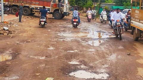 malegaon-sewer-project-road-damage-and-public-outrage
