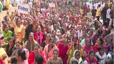 nasik-malgaon-child-Physical-Abuse-murder-protest-fast-track-death-penalty-demand