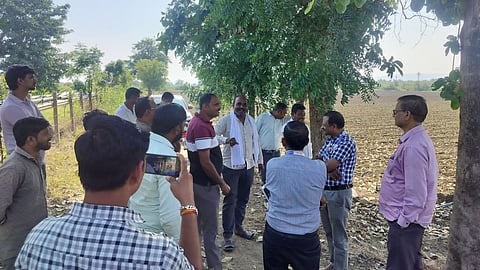 Naya Nagpur Project Protest: ‘नया नागपुर’ परियोजना के विरोध में लाडगांव-गोधनी के किसानों का आक्रोश बढ़ा। मुआवजा तय किए बिना भूमि मापने से किया इनकार, सरकार से स्पष्ट नीति की मांग।