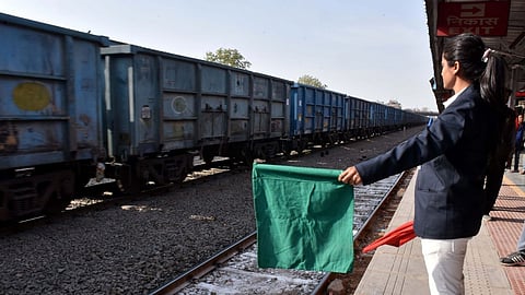 Exploitation of Railway Employees: एनएचआरसी ने नागपुर मंडल के स्टेशन मास्टर्स के मानवाधिकार उल्लंघन पर रेलवे बोर्ड को नोटिस भेजा। 4 सप्ताह में रिपोर्ट पेश करने के आदेश।