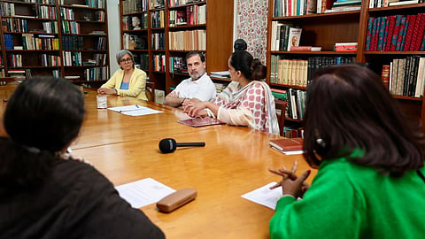 rahul-gandhi-meets-delhi-mothers-on-pollution-crisis-questions-modi-silence