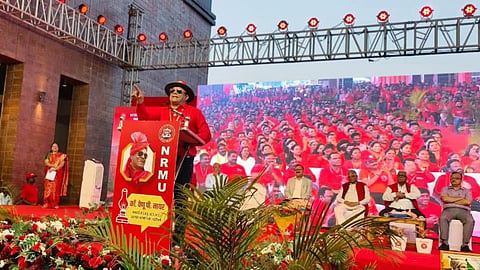 Railway Workers Union Convention: रत्नागिरी में रेलवे मज़दूर यूनियन का 71वां अधिवेशन आयोजित। रेलकर्मियों, पेंशनरों व ठेका श्रमिकों के हित में रिपोर्ट पेश, 7 महत्वपूर्ण प्रस्तावों को मंजूरी।