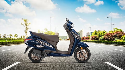 अक्टूबर 2025 स्कूटर सेल्स रिपोर्ट: Activa फिर नंबर-1, EV स्कूटर्स ने भी मचाया धमाल
