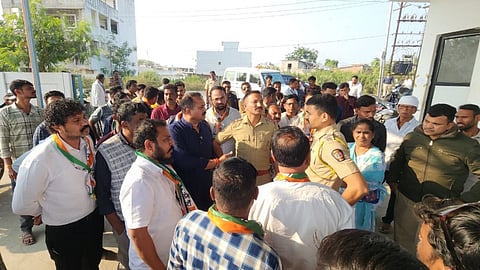Nagpur NCP Protest: वाठोडा बस डिपो के कंडक्टर, चालक और कर्मचारियों ने न्यूनतम वेतन, बकाया भत्ते और अपूर्ण ड्यूटी के विरोध में NCP के साथ आंदोलन किया। 72 घंटे का अल्टीमेटम।