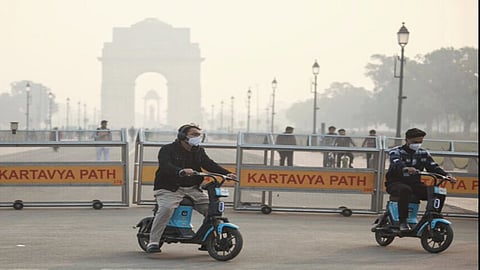 दिल्ली के सरकारी-प्राइवेट ऑफिस में 50% वर्क फ्रॉम होम अनिवार्य, मजदूरों को मिलेंगे 10 हजार रुपये
