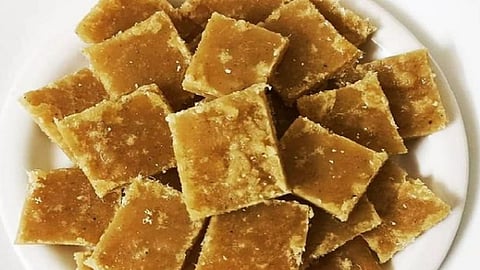 सर्दियों में बनाएं अदरक की बर्फी